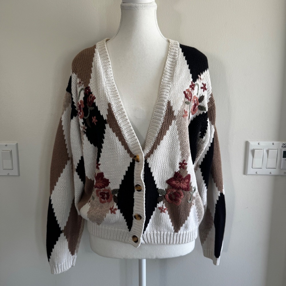 Milano Design Group Vintage Argyle Floral Embroidered Cardigan Cream Tan M
